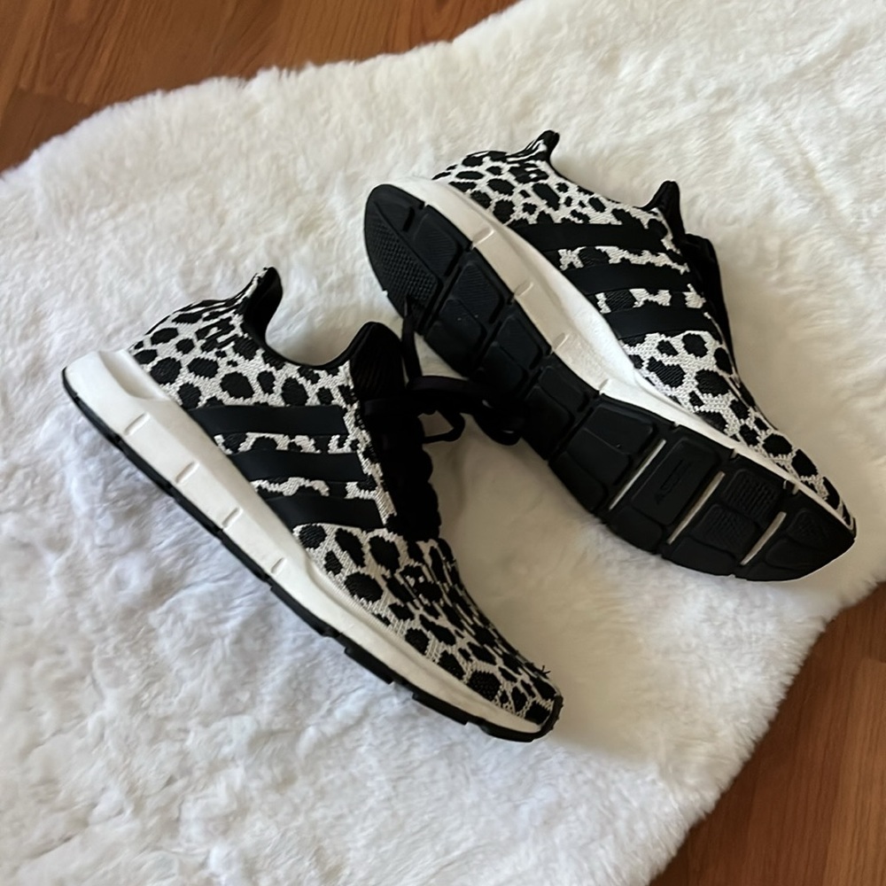 ADIDAS WOMENS SWIFT RUN 1.0 RUNNING SHOE - Picture 3 of 3